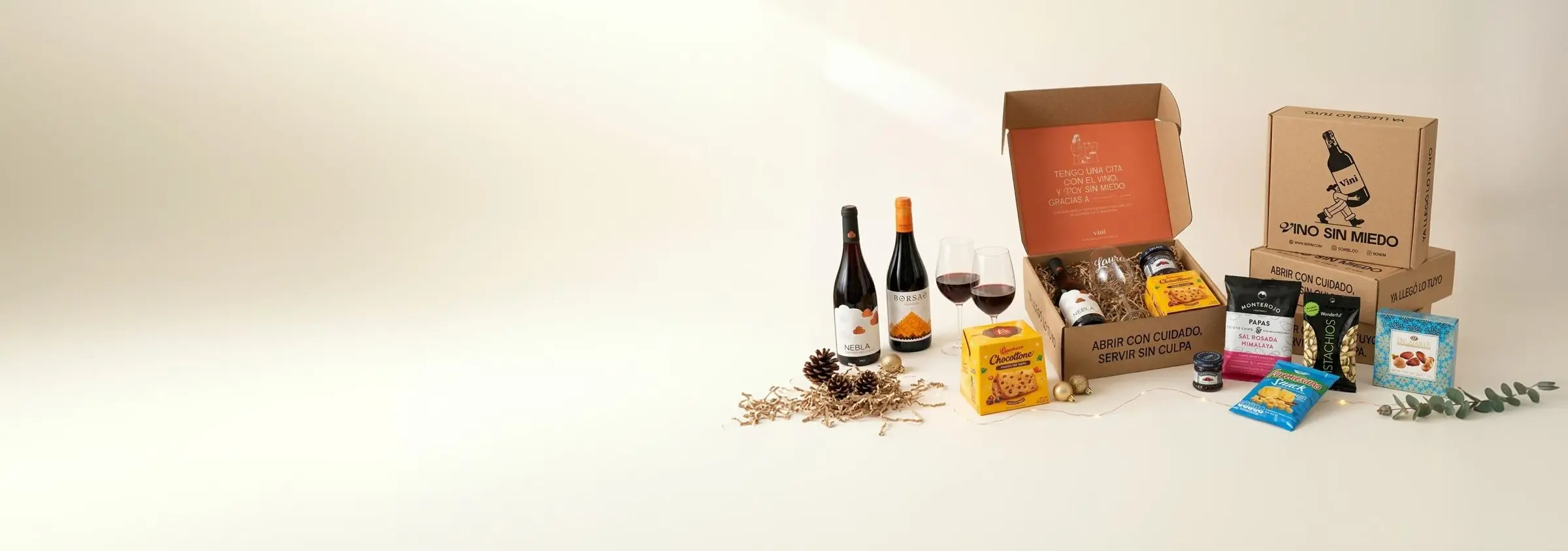 Las tres anchetas Vino sin miedo con vinos Nebla y Borsao, copas y pasabocas